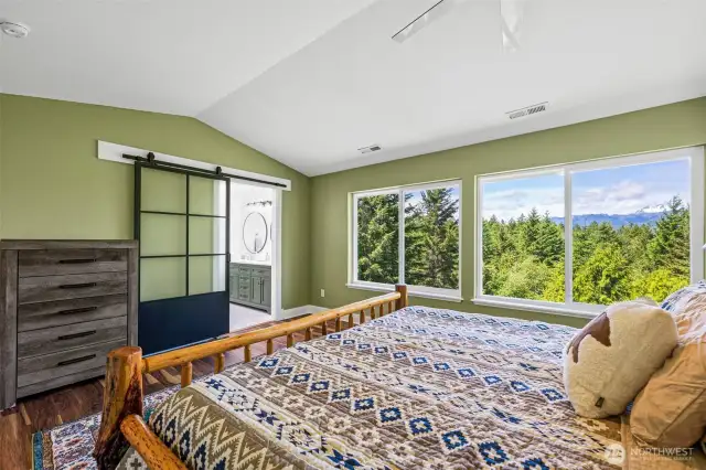 Wake up to mountain views in the primary suite!