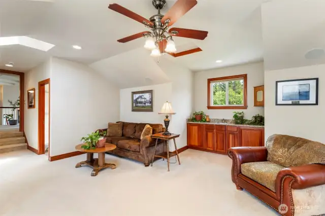 Just off the library is a bonus room or guest suite with wet bar and mini kitchen.