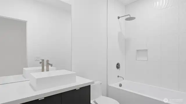 Full Bathroom (Floor 2)