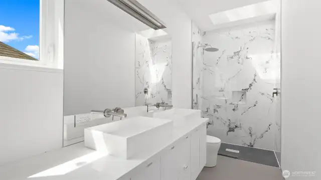 Primary Bathroom Suite (Floor 2)