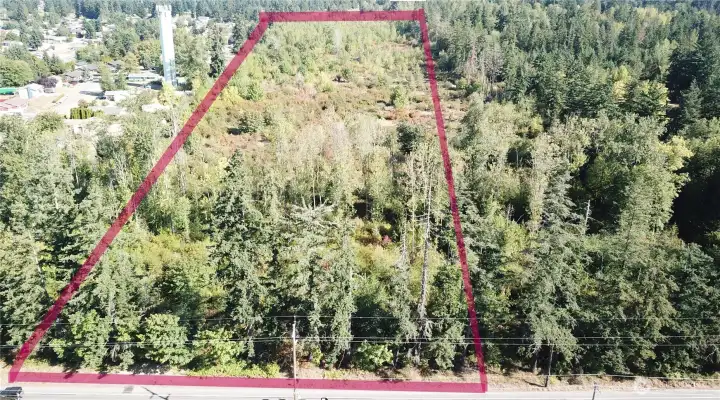 Property lines are approximate. 224th is at the bottom of the picture, Classic golf course is by the top of property lines to the North