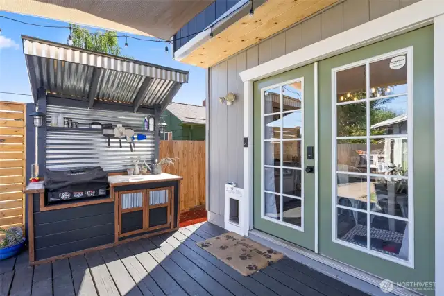 Back Deck with Out Door Kitchen