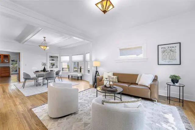 10 foot ceilings in large living and dining room