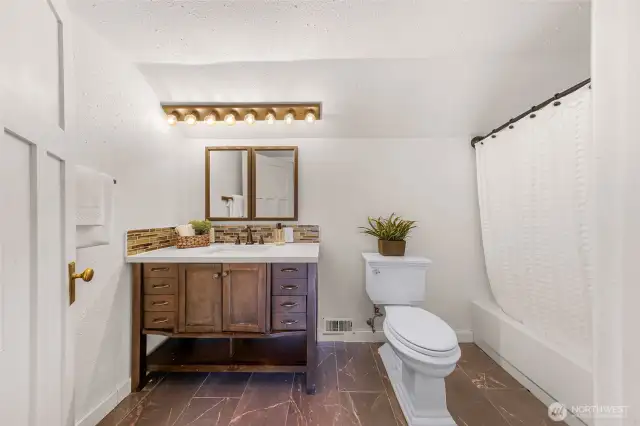 Second floor full bathroom