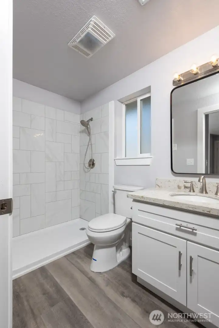 Studio 3/4 bathroom