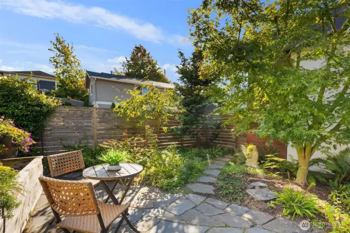 Private Fully Fenced Garden with Mature Landscaping