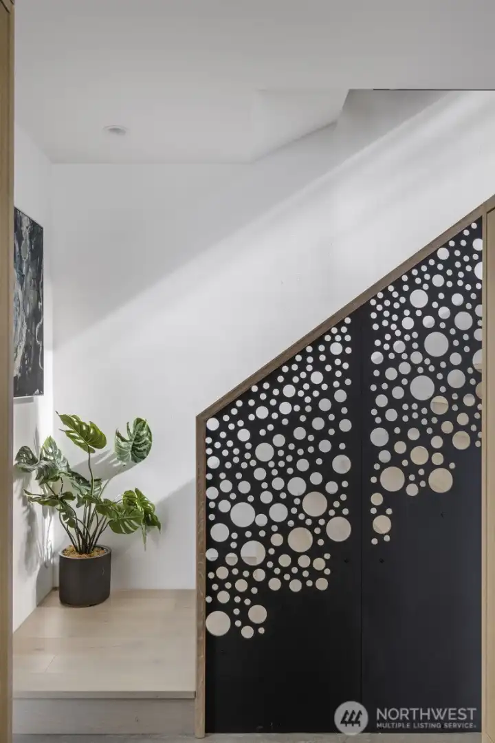 The same custom rail design is carried through to the interior rail but powder coated black for a striking statement