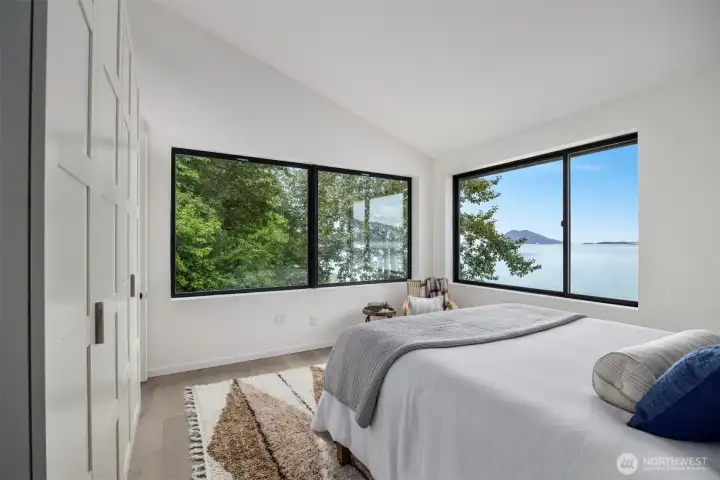 The primary bedroom is wonderfully private and offers gorgeous bay views; the ceiling is vaulted with clerestory windows located on the south side for great light throughout the year