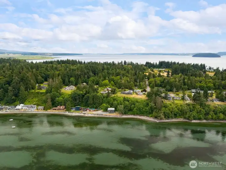 Samish Island is a wonderful community with lots to do and just 10 minutes to beautiful Edison/Bow