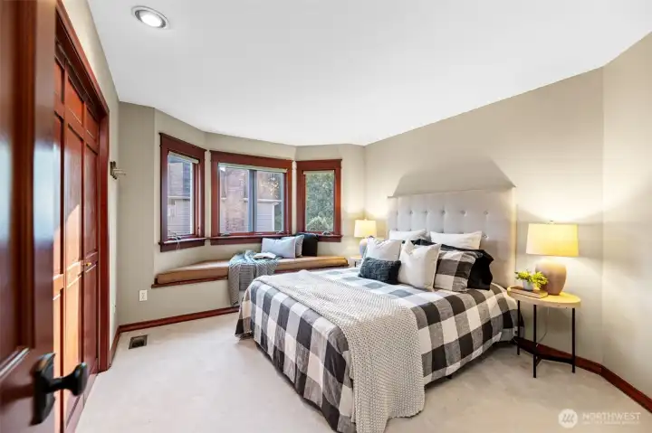 Second bedroom.