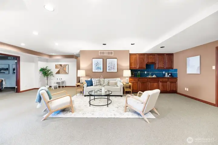 Downstairs rec room with wet bar.