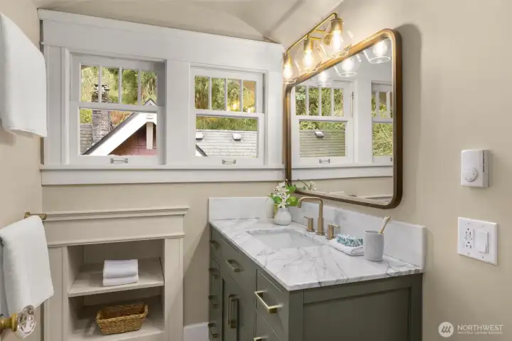 Primary En-suite 3/4 bathroom.