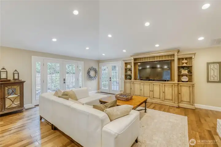 2 French doors leading to outside patio area.