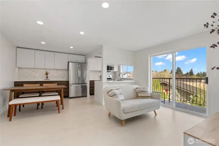 Top Floor. Lots of Natural Light. Plants love it!