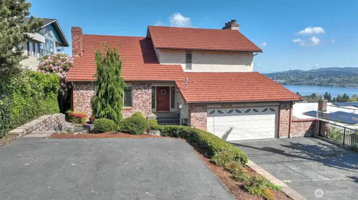 • Welcome home—set in a peaceful Bryn Mawr setting