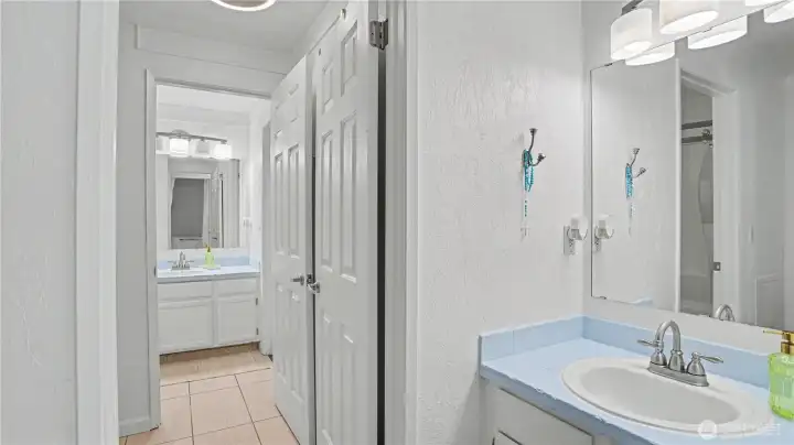 Jack and Jill bath