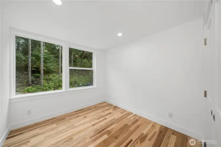 4th bedroom upstais /can be an office