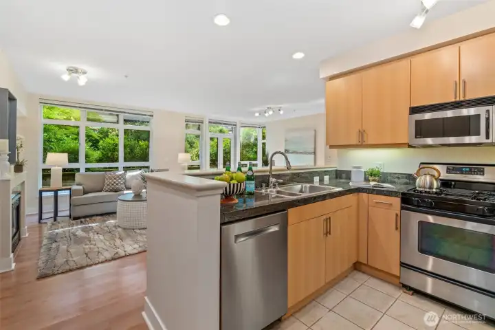 10' ceilings, and sleek, open, contemporary styling. 10' ceilings, and sleek, open, contemporary styling.