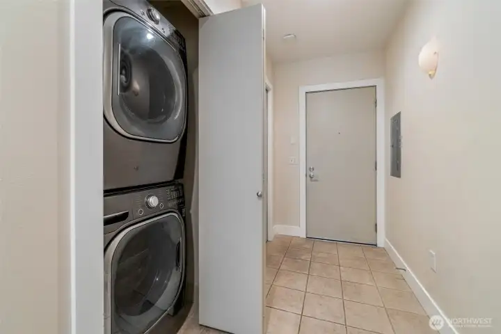 Full-sized washer and dryer! Full-sized washer and dryer!