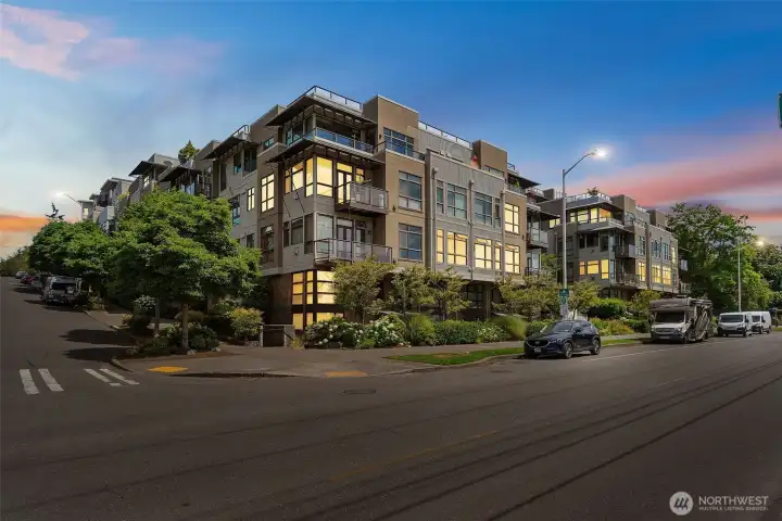 Seattle's tri-fecta: a fantastic unit in a fantastic building in a fantastic neighborhood! Seattle's tri-fecta: a fantastic unit in a fantastic building in a fantastic neighborhood!