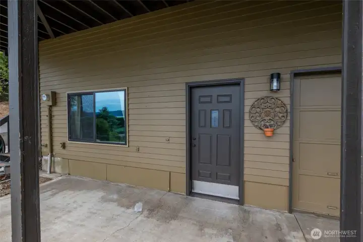 Entry lower Entry lower