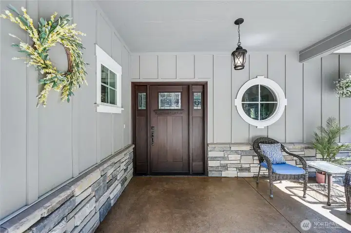 Stamped and sealed entry patio, let's have a look inside.