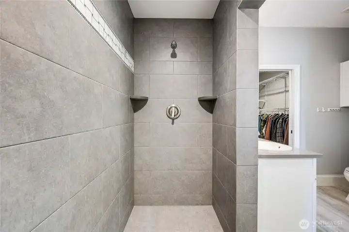 This is the other side of the shower, so you have a shower head on each side.