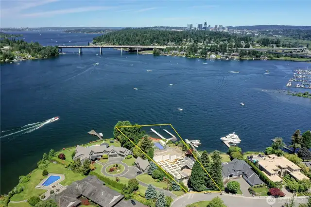 Flat, buildable lot, in prestigious Newport Shores