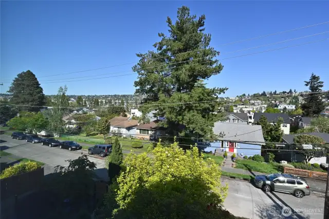 You get territorial views and Ship Canal vistas.
