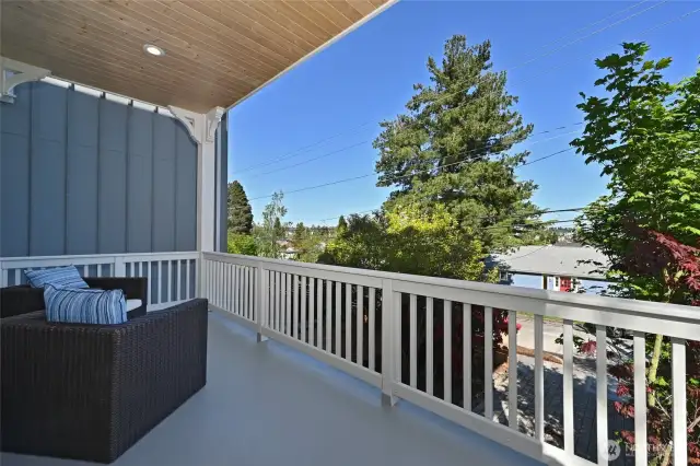 This is an oversized deck for the size of this unit.