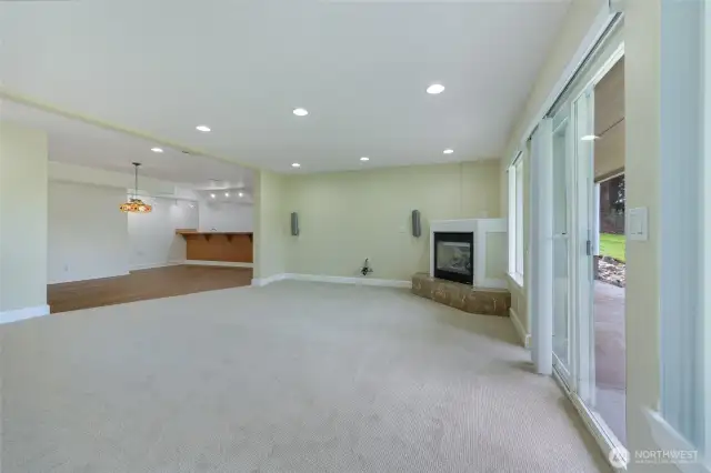 Family Room with wetbar!