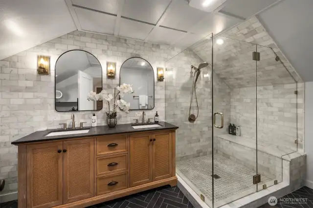 Upper level primary ensuite
