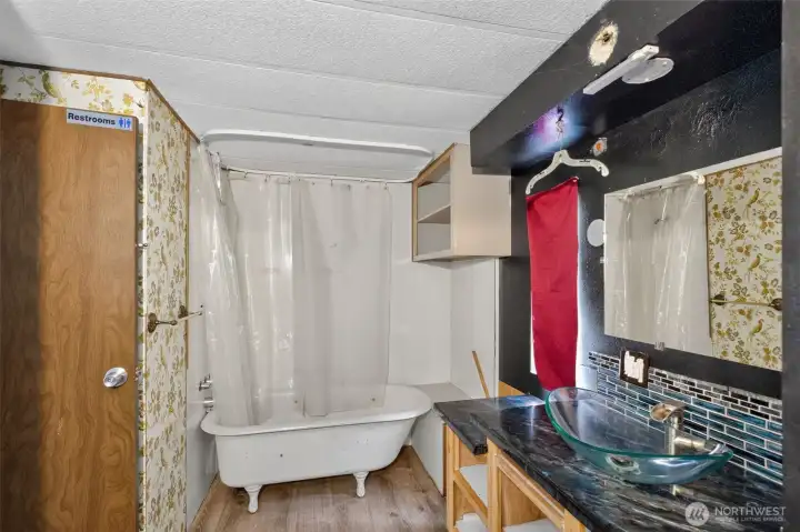 Primary bath