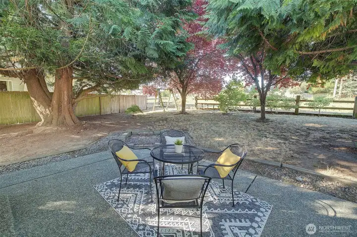 Take your meals in the private backyard