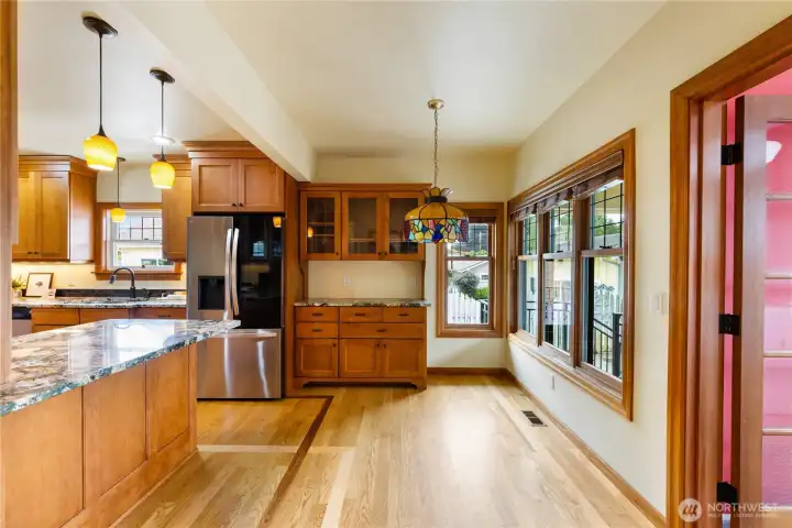 Dining off kitchen!
