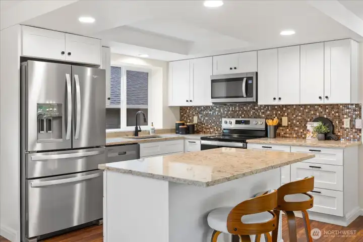 Updated kitchen with new cabinets, quartz counters & SS appliances.