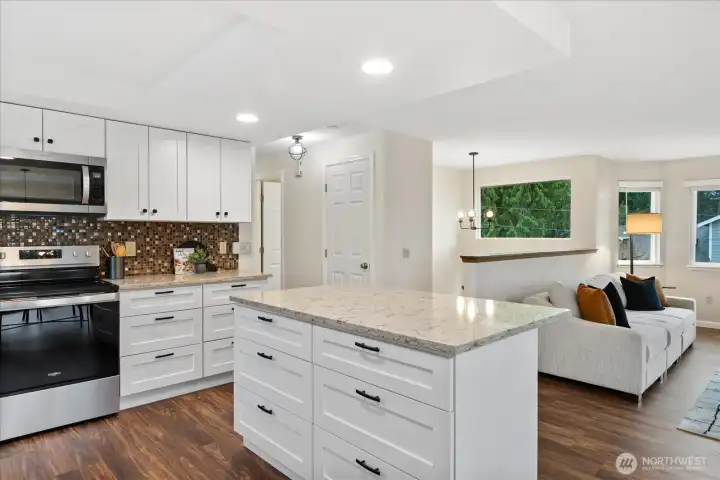 Center island with lots of drawers for storage!