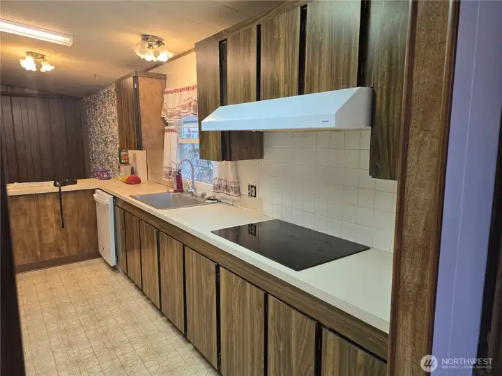 Kitchen, newer hood
