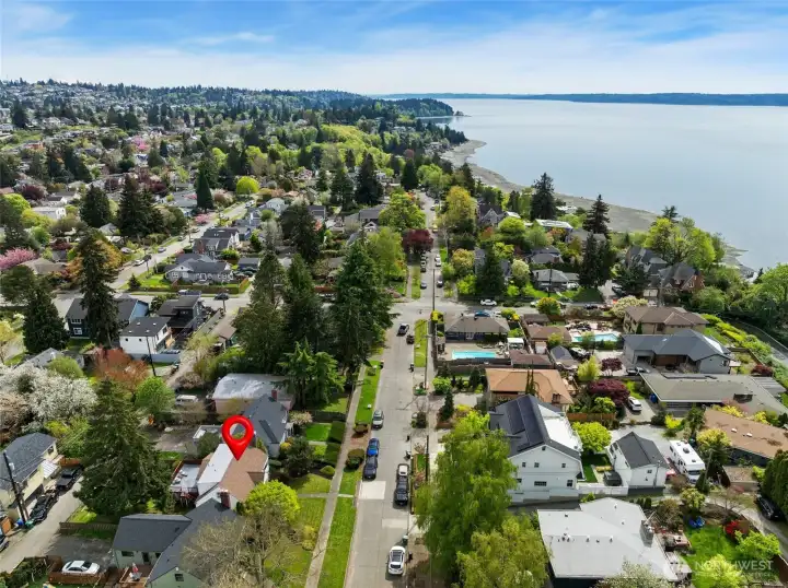 View to slightly SW. Close proximity to waterfront and parks