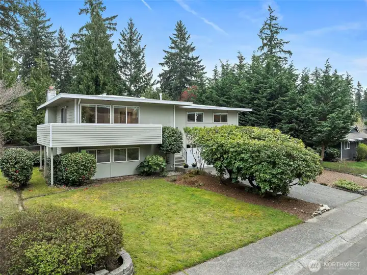 Desirable Kingsgate 3&4 Neighborhood