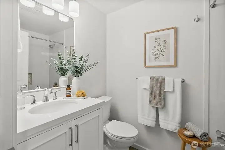 Newly remodeled full upper bath