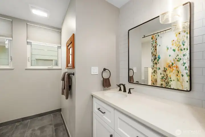 Main floor full bathroom.