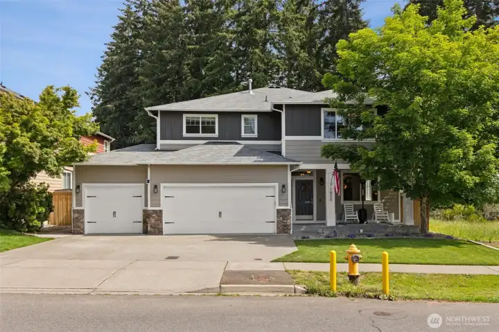 Welcome to this updated Deschutes River Highands beauty!