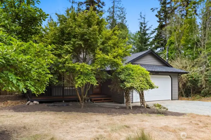 A tree-lined approach creates a private, park-like setting as you arrive at the home. A tree-lined approach creates a private, park-like setting as you arrive at the home.