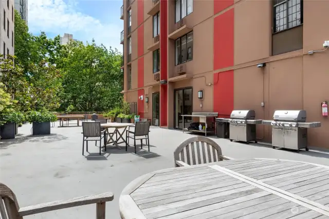 Common Space - Large Patio with seating, garden area and BBQ grills