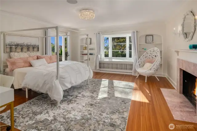 The second bedroom has a Juliet balcony and also is en-suite.