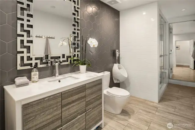 Steam shower w/ bench.