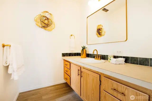 Spacious ensuite bathroom