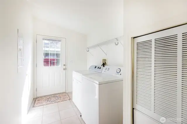 Large mudroom with W/D leading to backyard and Carport