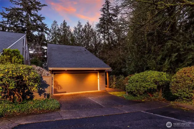 The house is one of nine homes that form the AIA award-winning Avant Place neighborhood, designed by the renowned architecture firm Anisoglu Associates